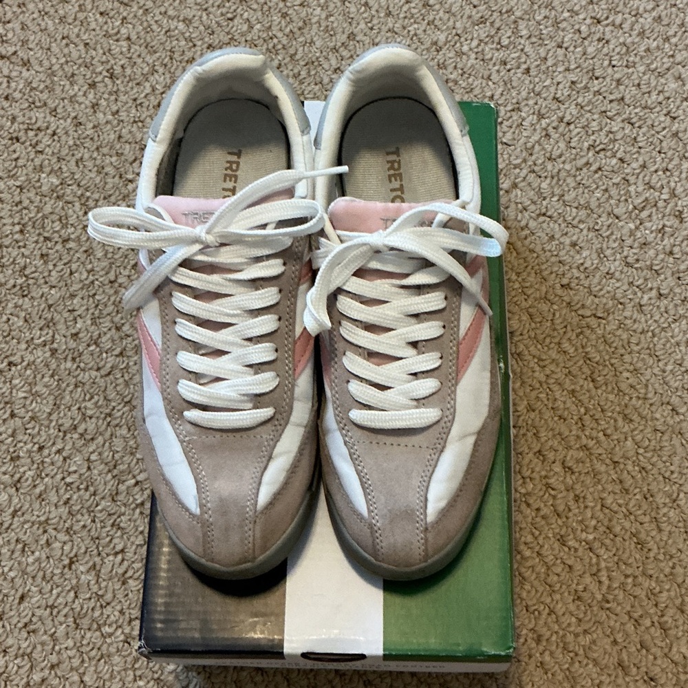 Tretorn women’s Pink, White, and Tan jogger/Sneakers blush size 6.5